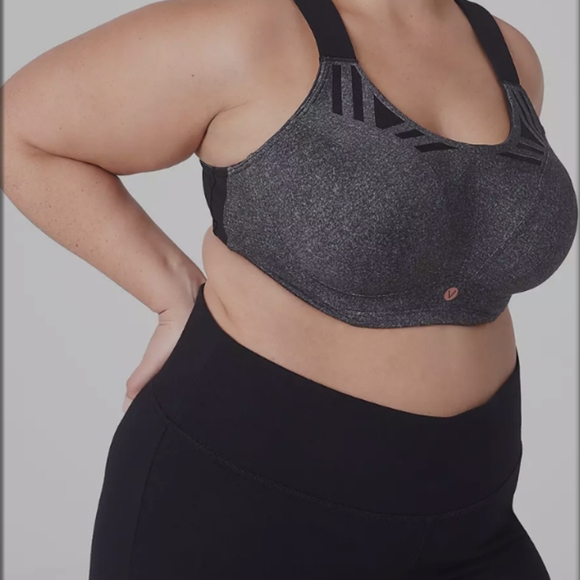 Livi Plus Size Sports Bra - Picture 4 of 10
